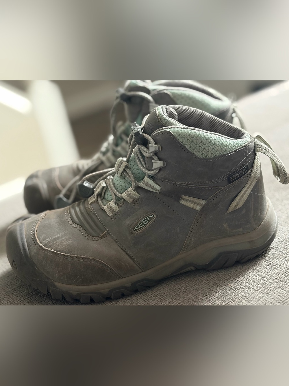 KEEN kids Hiking Boots